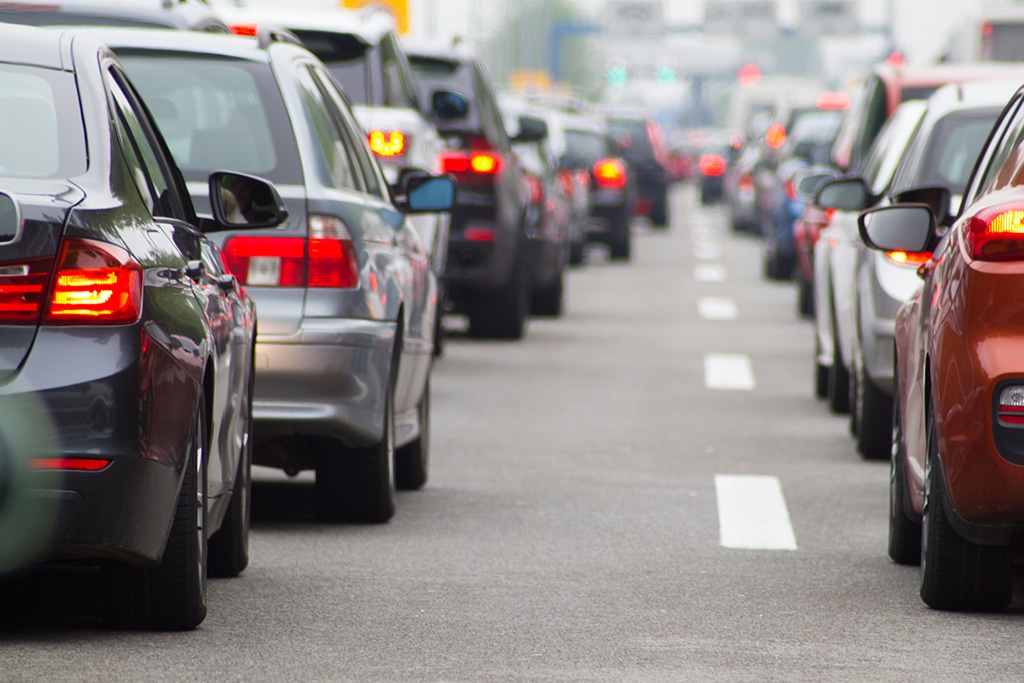 Carros em trânsito