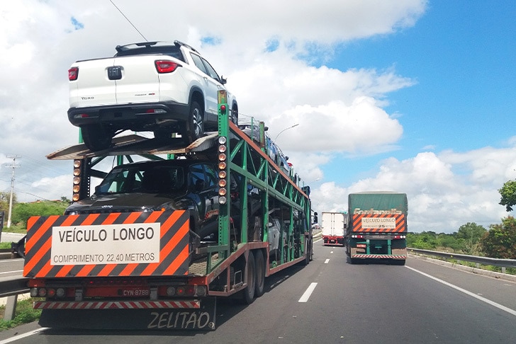 Caminhão cegonha